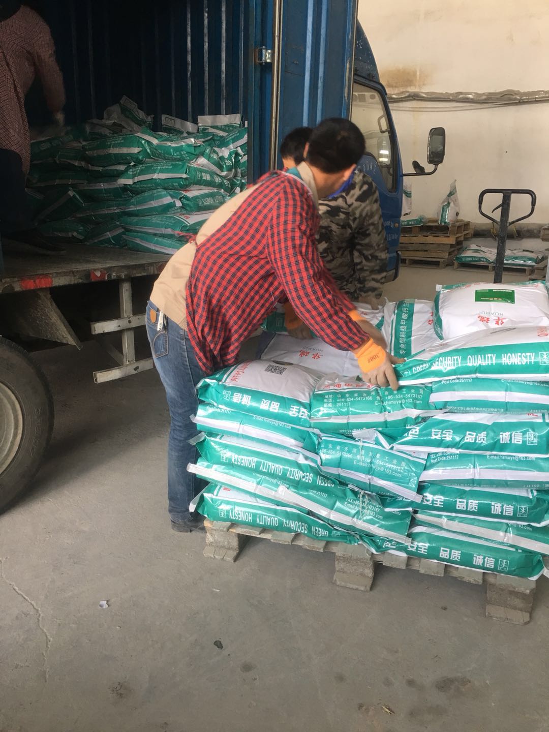 華瑞甲酸鈣廠家發(fā)貨 華瑞甲酸鈣廠家發(fā)貨