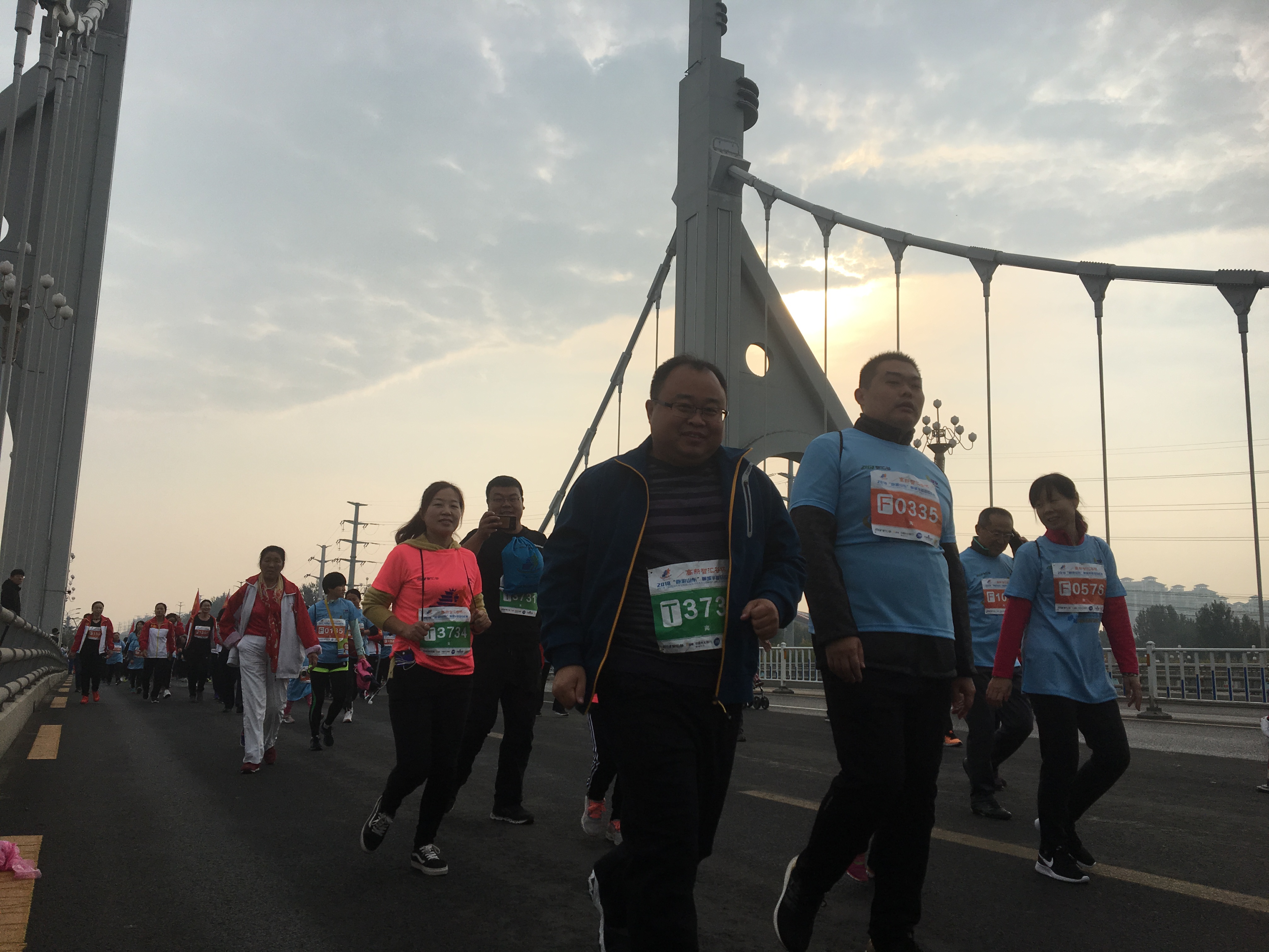 華瑞牧業(yè)跑馬拉松 華瑞牧業(yè)跑馬拉松